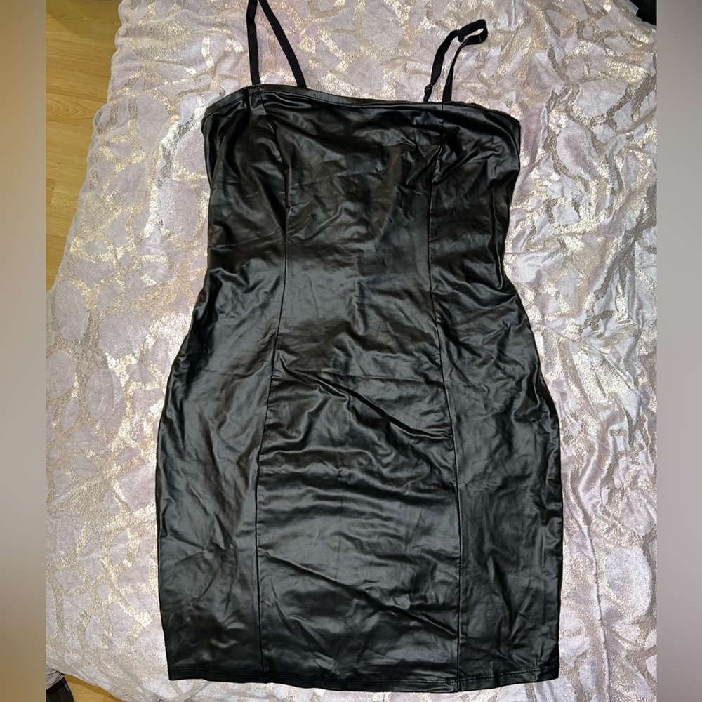 Fitted black dress